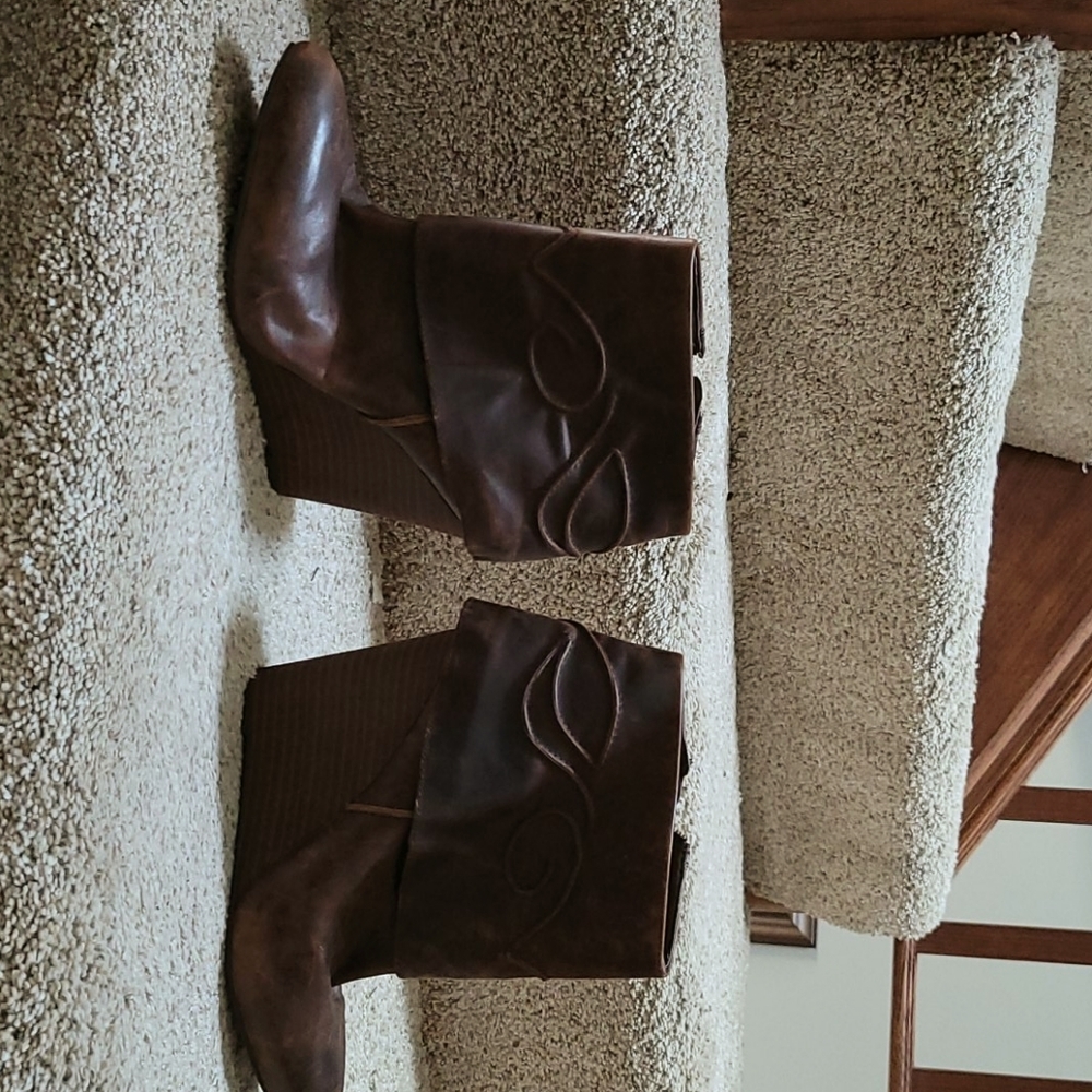 Leather bootie